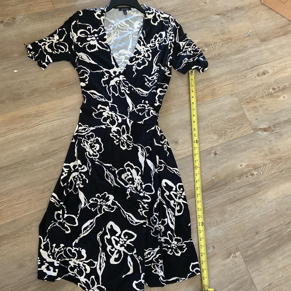 Anne Klein wrap dress! Great condition! Soft and stretchy - Picture 4 of 7